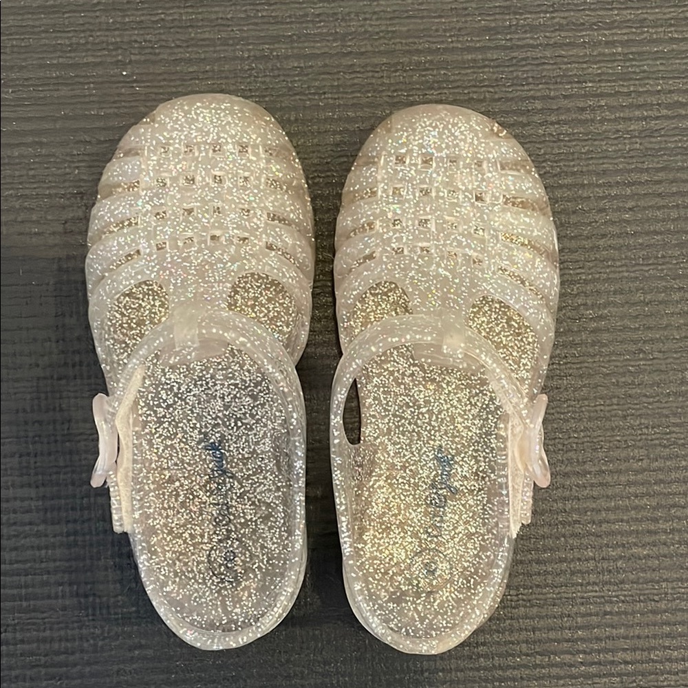 Silver Sandals with Glittery Design and Strap